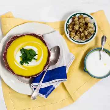 Sopa fria de legumes com iogurte