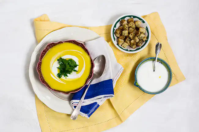 Sopa fria de legumes com iogurte