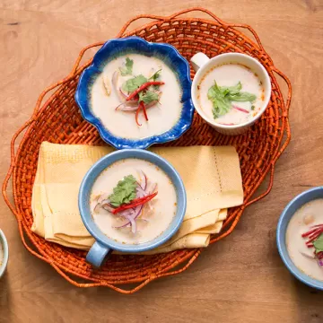 Sopa tailandesa de camarão