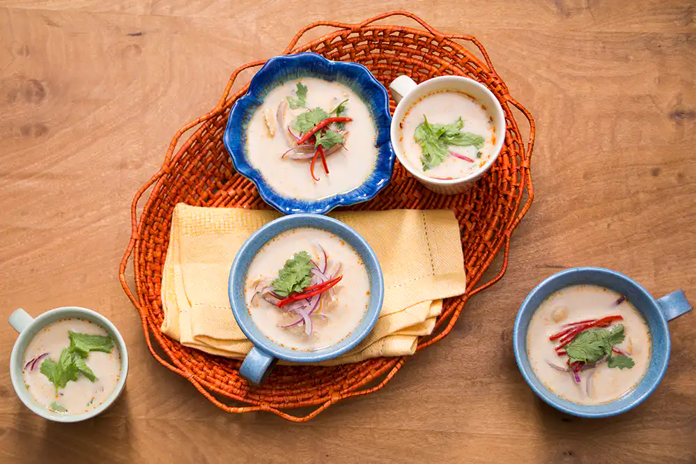 Sopa tailandesa de camarão