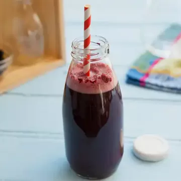Suco de abacaxi com maçã e mirtilo