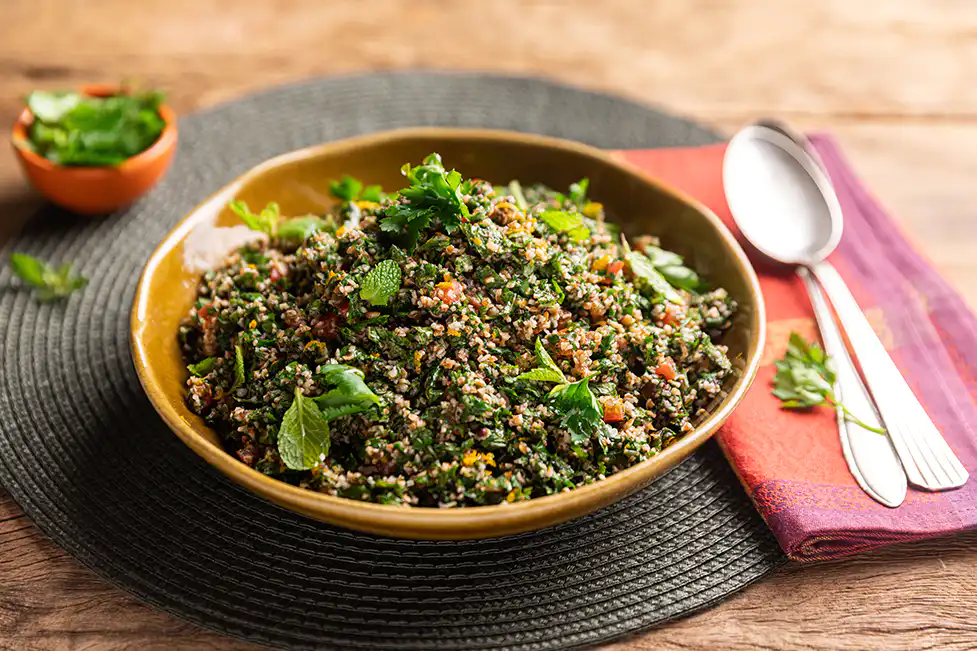 Tabule de ervas com laranja