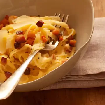Talharim à carbonara em uma panela só