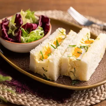 Tamago sando (sanduíche com pastinha de ovos)
