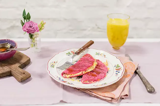 Receita de Tapioca cor-de-rosa com queijo meia cura