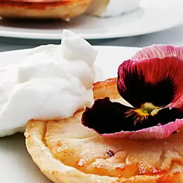 Tarte tatin individual de abacaxi