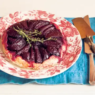 Tarte tatin salgada de beterraba