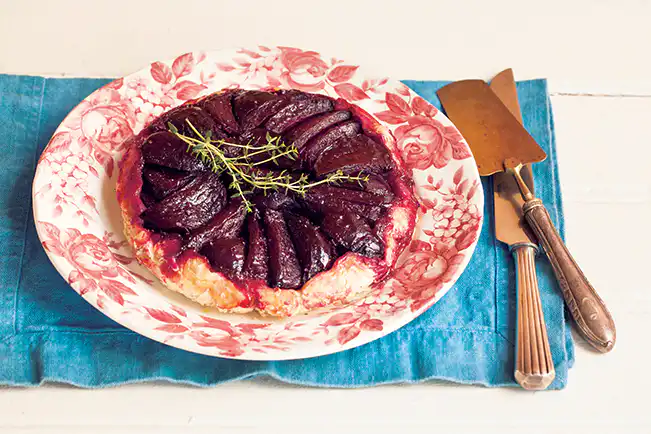 Tarte tatin salgada de beterraba
