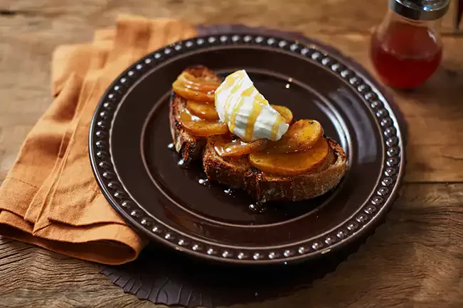 Receita de Tartine de maçã com mel e canela