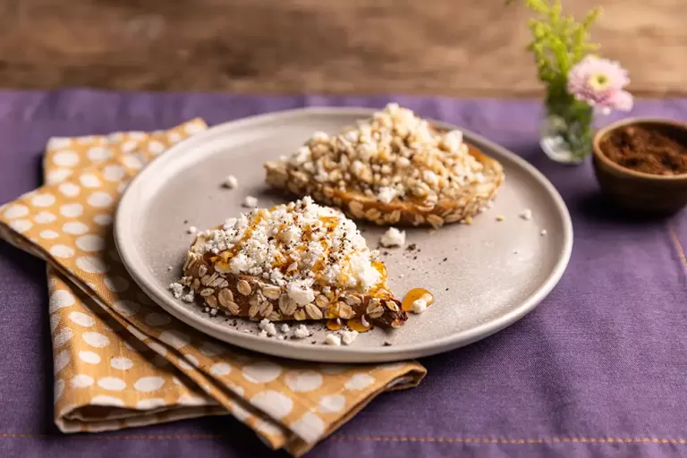Receita de Tartine de ricota com café e mel
