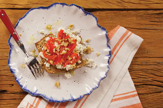 Tartine de ricota com pimentão