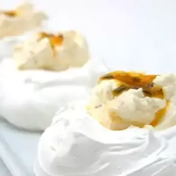 Tigelinhas de suspiro com maracujá