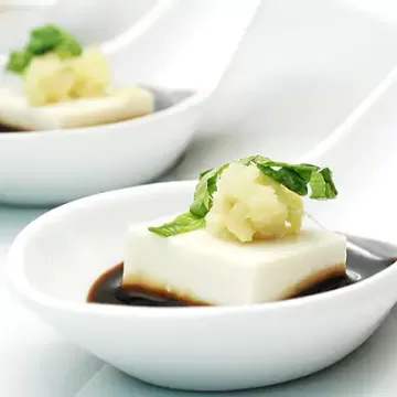 Tofu com gengibre ralado