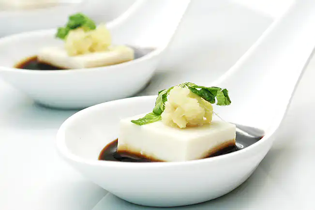 Tofu com gengibre ralado