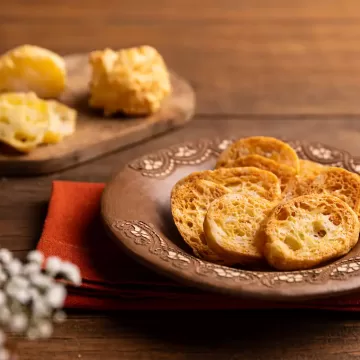 Torradinhas de pão de queijo (reaproveitamento)