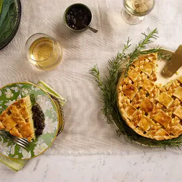 Torta de bacalhau com tapenade