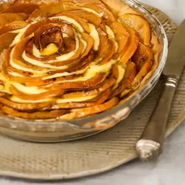 Torta de caqui com creme de limão