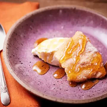 Tostones de mandioca com açúcar e canela