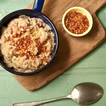Tutu de feijão-branco com bacon crocante