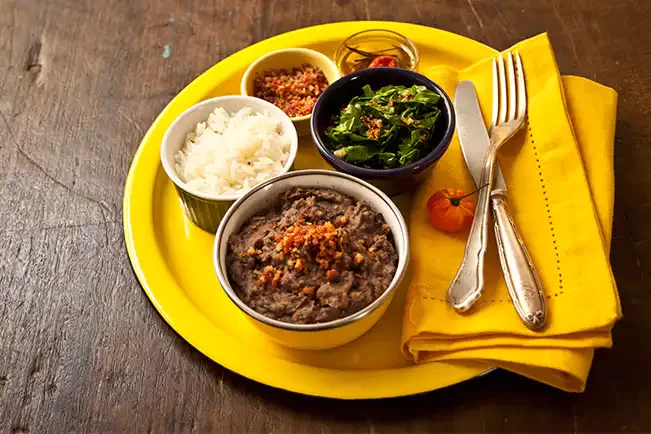 Receita de Tutu rápido de feijão (reaproveitamento)
