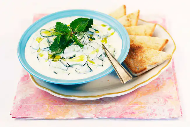 Tzatziki (pasta de iogurte e pepino)