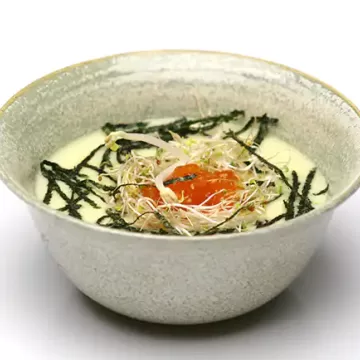 Vichyssoise com brotos e ovas de salmão