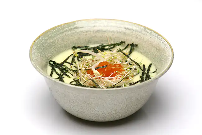 Vichyssoise com brotos e ovas de salmão