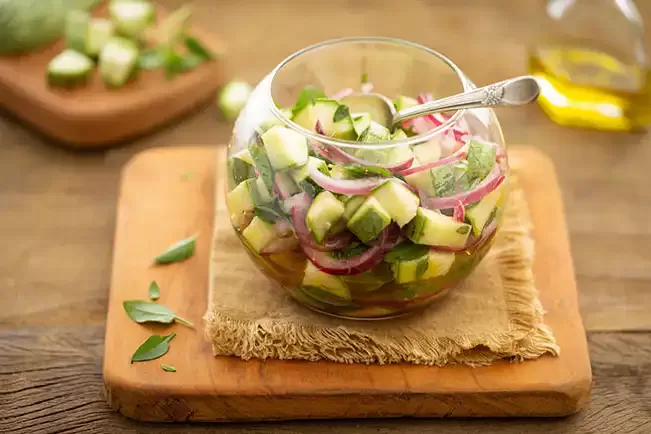 Receita de Vinagrete de abobrinha com manjericão