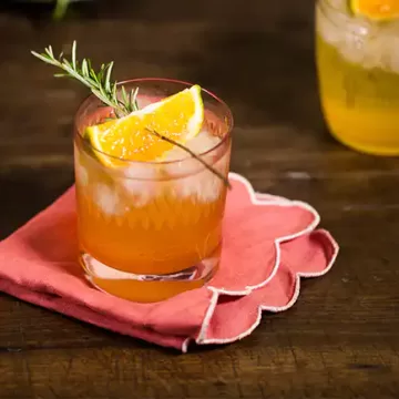 Vinho tônica com calda de mexerica