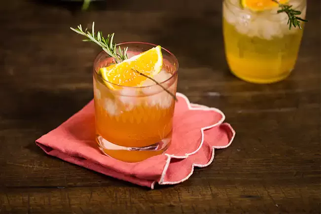 Receita de Vinho tônica com calda de mexerica