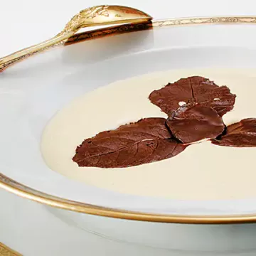 Zabaione com folhas de chocolate
