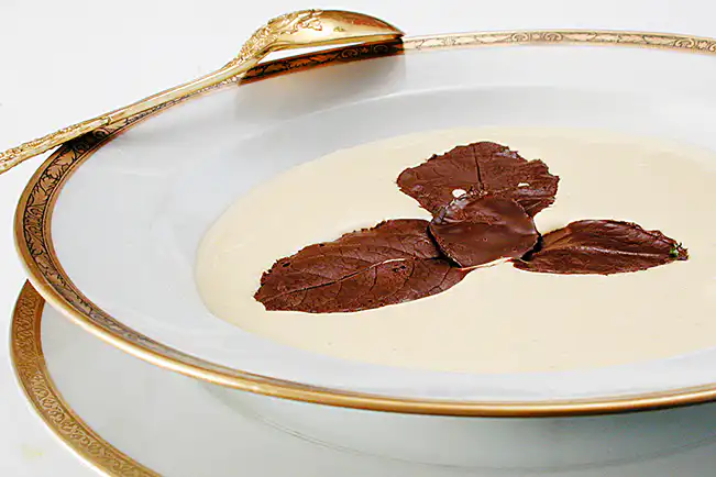Zabaione com folhas de chocolate
