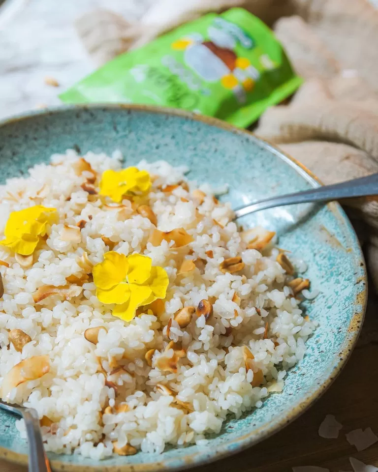 Receita de Arroz aromático de coco com amendoim