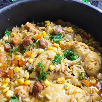 Arroz caipira com frango e milho
