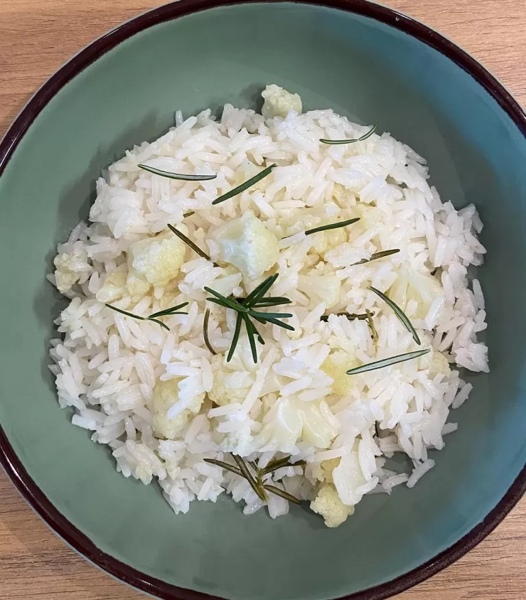 Receita de Arroz com couve-flor e alecrim