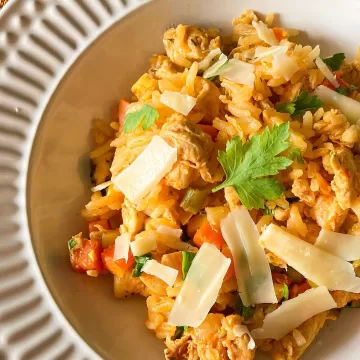 Arroz com frango e legumes
