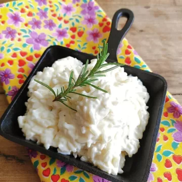 Arroz cremoso com queijo fácil