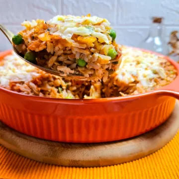 Arroz temperado com frango desfiado