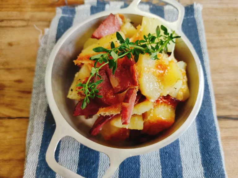 Receita de Batata assada com calabresa e queijo