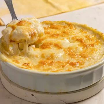Batata gratinada com molho branco