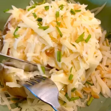 Batata recheada com requeijão e provolone