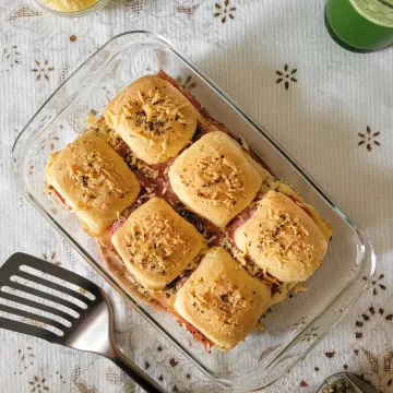 Bauru de forno com pão de queijo