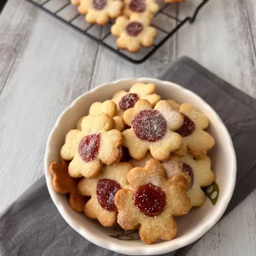 Biscoitinho amanteigado com goiabada