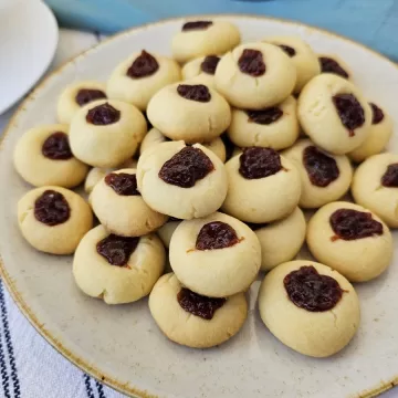 Biscoito amanteigado com goiabada