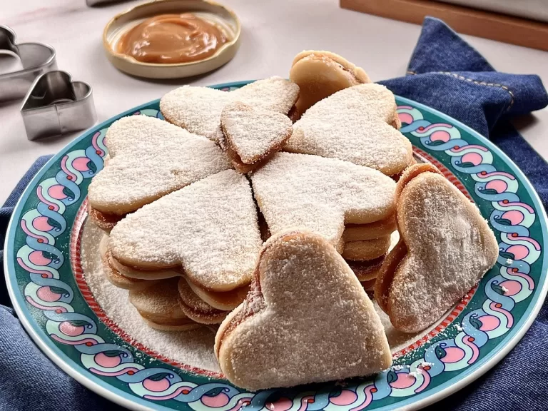 Receita de Biscoitos recheados com doce de leite