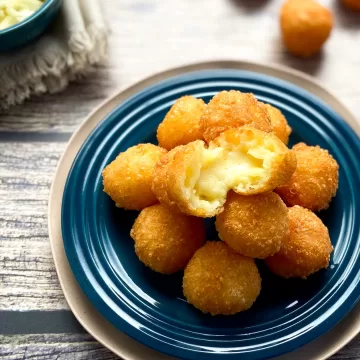 Bolinha de queijo com 3 ingredientes