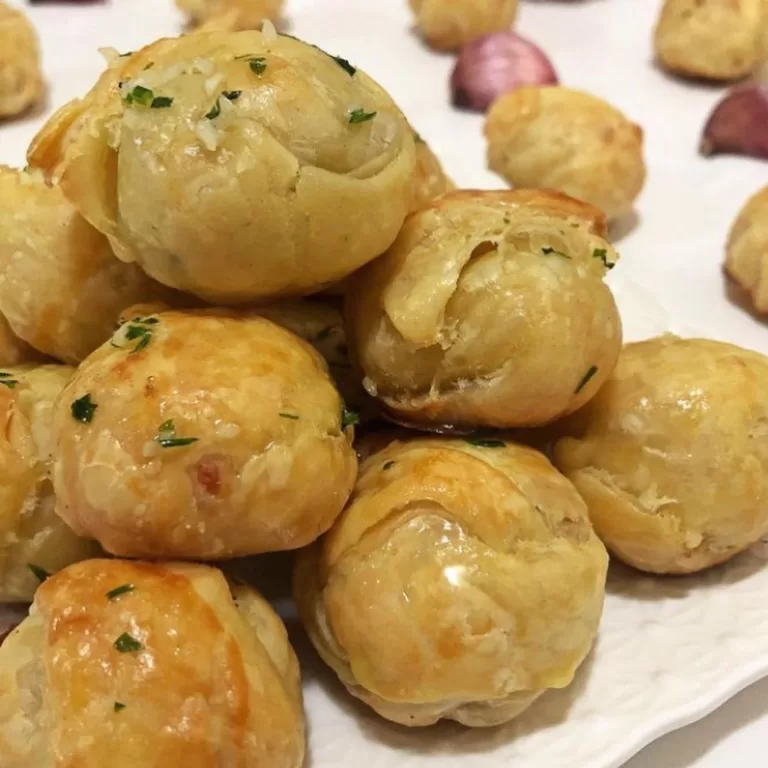 Receita de Bolinha de queijo folhada