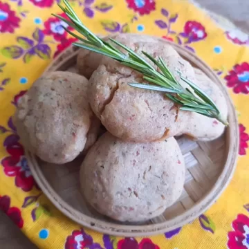 Bolinho assado de batata com linguiça