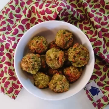 Bolinho de brócolis assado