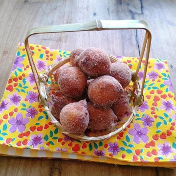 Bolinho de chuva com banana